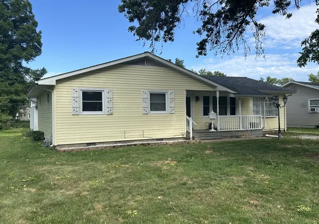 Homes for sale in Centralia, IL | 11 Holiday Ter Ter, Centralia, IL 62801 | MLS# 12682360