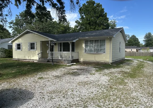 Homes for sale in Centralia, IL | 11 Holiday Ter Ter, Centralia, IL 62801 | MLS# 12682360