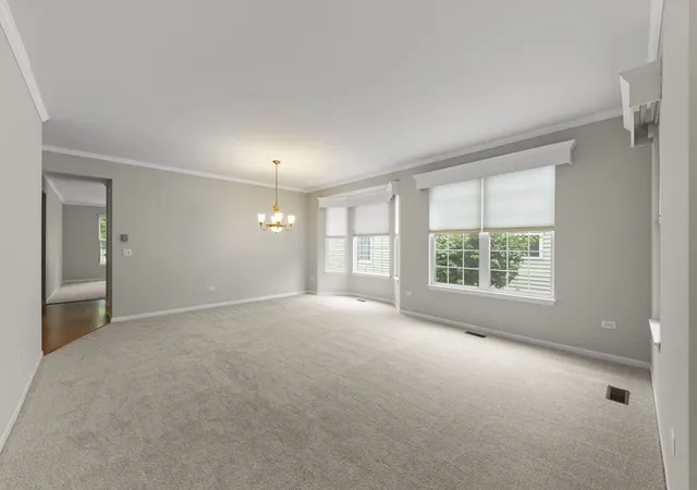5th image of 16220 Goose Lake Dr, Crest Hill, IL 60403 | MLS# 12682389