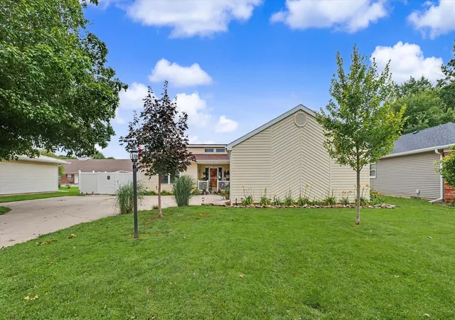 Homes for sale in Arthur, IL | 105 Surrey Ln, Arthur, IL 61911 | MLS# 12682397