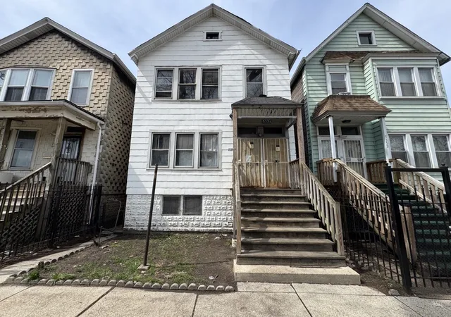 Homes for sale in Chicago, IL | 5556 S Princeton Ave, Chicago, IL 60621 | MLS# 12682418