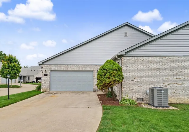 Homes for sale in Savoy, IL | 1409 Quail Run Dr #1409, Savoy, IL 61874 | MLS# 12682436