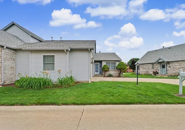 Homes for sale in Savoy, IL | 1409 Quail Run Dr #1409, Savoy, IL 61874 | MLS# 12682436