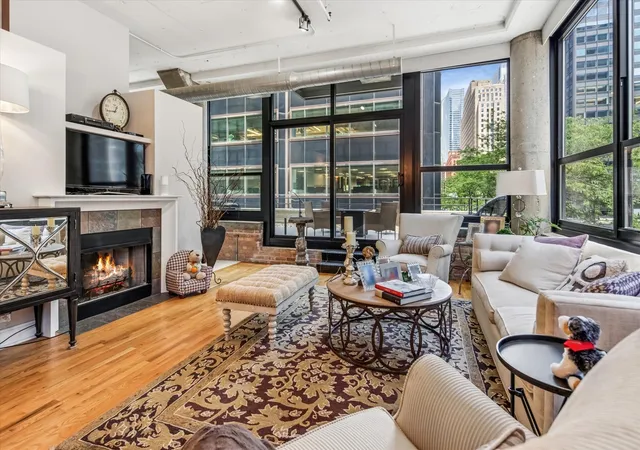 Photo 3 of Condo for sale at 130 S Canal St #215, Chicago, IL 60606 | MLS# 12682468 | Listing updated on 2026-09-19