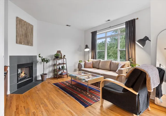 2nd image of 940 W Fry St #3E, Chicago, IL 60642 | MLS# 12682506