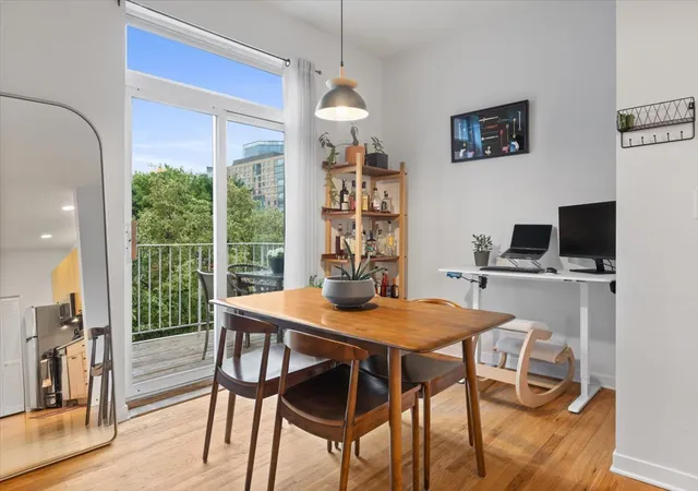 4th image of 940 W Fry St, Chicago, IL 60642