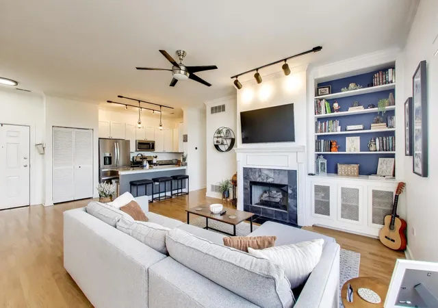 Homes for sale in Chicago, IL | 2342 W Bloomingdale Ave #401, Chicago, IL 60647 | MLS# 12682512