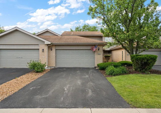 Homes for sale in Orland Park, IL | 7617 W 158th Ct, Orland Park, IL 60462 | MLS# 12682544