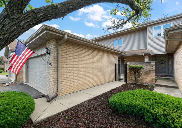 Homes for sale in Orland Park, IL | 7617 W 158th Ct, Orland Park, IL 60462 | MLS# 12682544