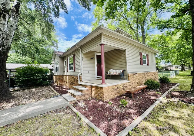 2nd image of 501 Franklin St, West Frankfort, IL 62896 | MLS# 12682601