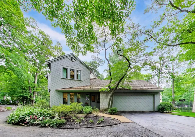 Photo 3 of Sale Pending at 395 Cedar Ave, Highland Park, IL 60035 | MLS# 12682607 | Listing updated on 2026-08-05
