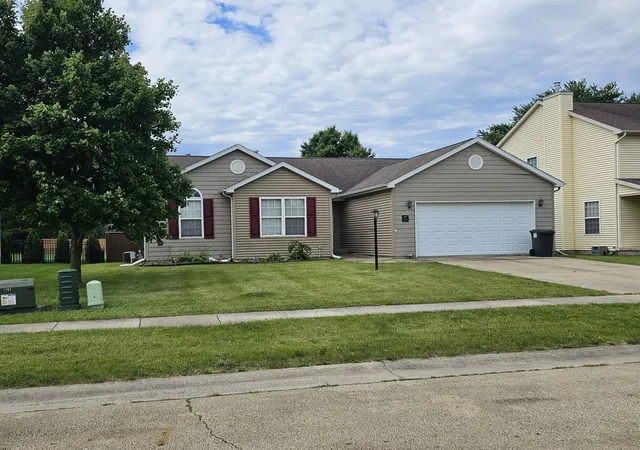 Homes for sale in Tolono, IL | 307 Windstone Dr, Tolono, IL 61880 | MLS# 12682622