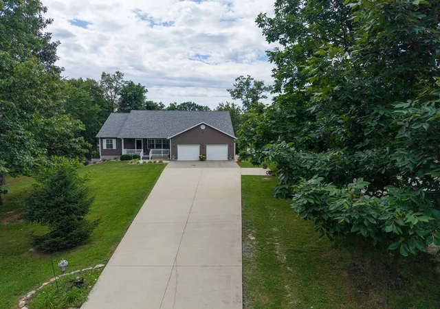 5th image of 10829 Clubview Ct, Benton, IL 62812 | MLS# 12682624