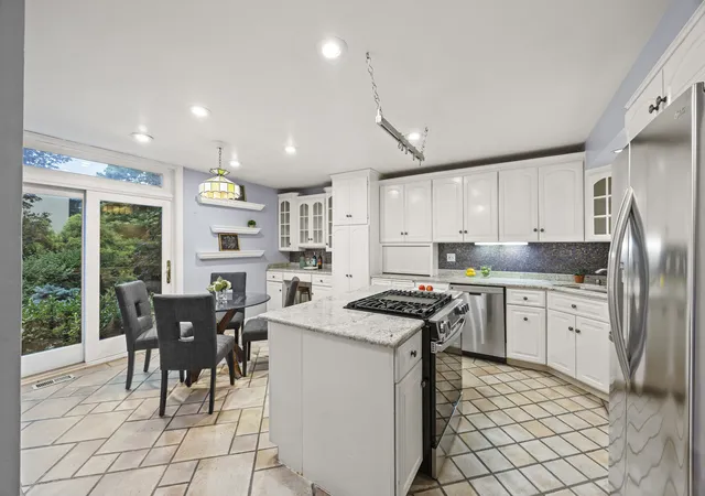image of 1 Maple Tree Ct, Elmhurst, IL 60126 | MLS# 12682627