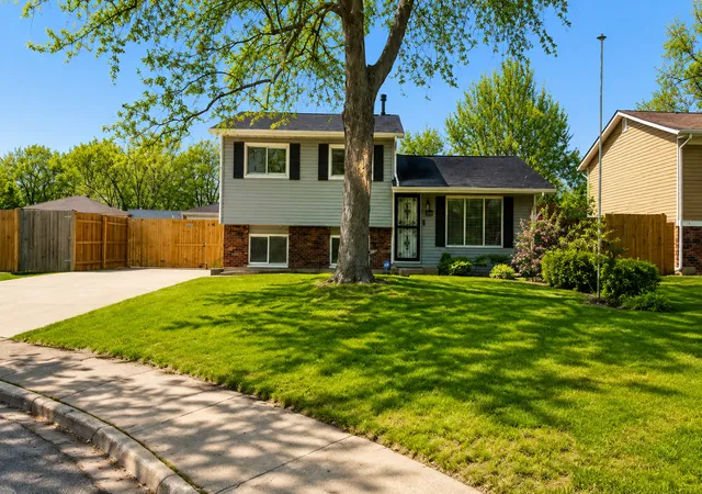 Homes for sale in Bolingbrook, IL | 117 Galewood Dr, Bolingbrook, IL 60440 | MLS# 12682633