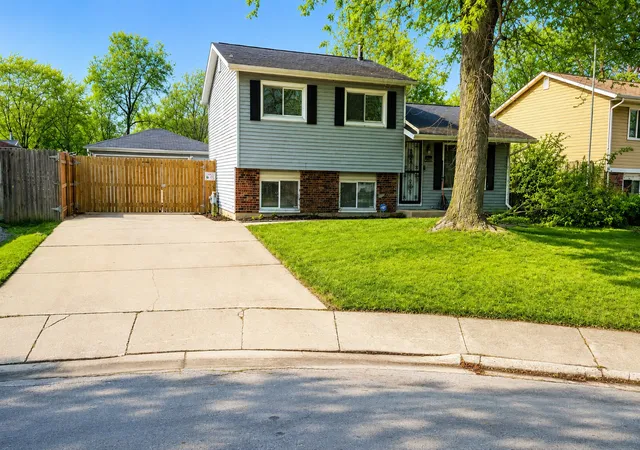 Homes for sale in Bolingbrook, IL | 117 Galewood Dr, Bolingbrook, IL 60440 | MLS# 12682633