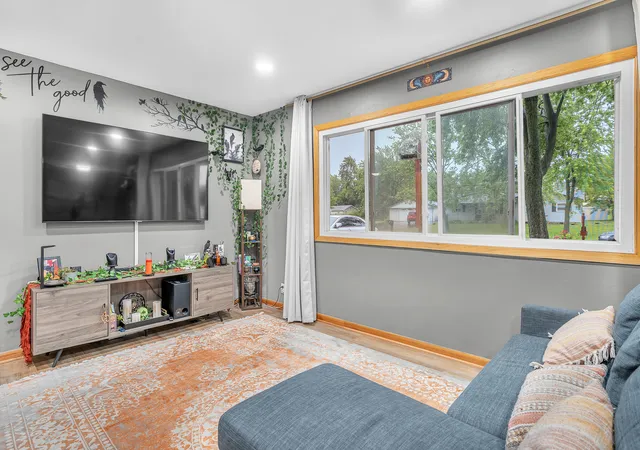 Photo 3 of Single family home for sale at 442 W Auburn Ln, Crete, IL 60417 | MLS# 12682640 | Listing updated on 2026-08-28