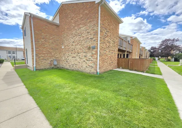 2nd image of 1950 Kenilworth Cir #A, Hoffman Estates, IL 60169 | MLS# 12682646