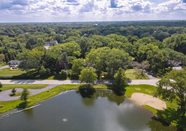 Photo 2 of Single family home for sale at 16 Falkirk Rd, Hawthorn Woods, IL 60047 | MLS# 12682647 | Listing updated on 2026-09-23