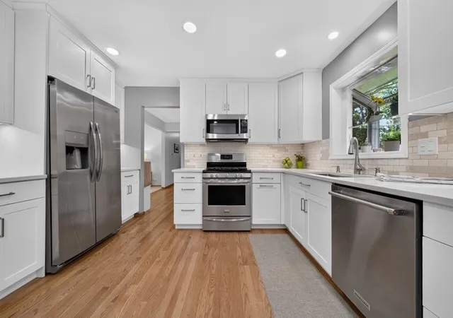 Photo 3 of Single family home for sale at 16 Falkirk Rd, Hawthorn Woods, IL 60047 | MLS# 12682647 | Listing updated on 2026-09-23