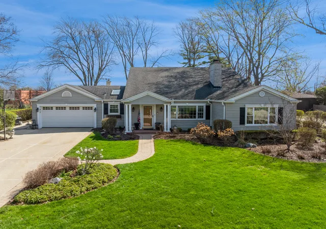 1st image of 819 S Beverly Ln, Arlington Heights, IL 60005 | MLS# 12682664