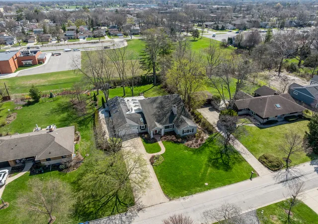 4th image of 819 S Beverly Ln, Arlington Heights, IL 60005 | MLS# 12682664