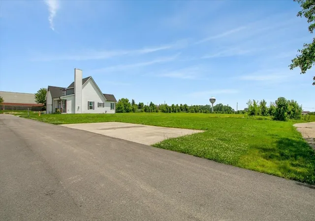 2nd image of 2072 Waters Edge Dr, Minooka, IL 60447 | MLS# 12682688