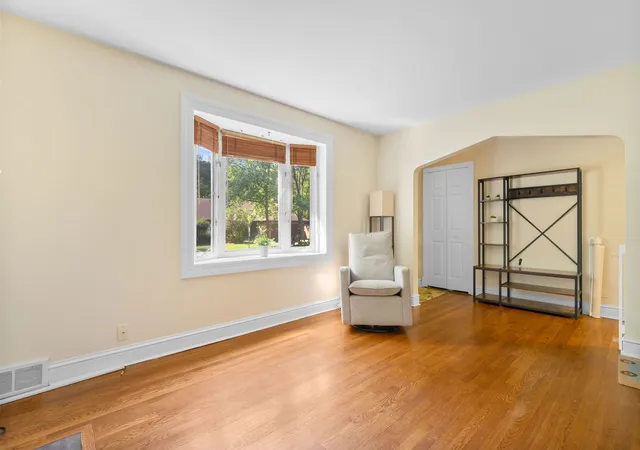 3rd image of 292 E Burlington St, Riverside, IL 60546 | MLS# 12682693