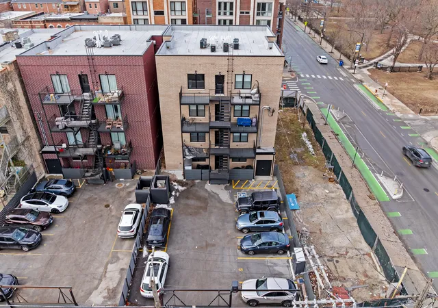 Homes for sale in Chicago, IL | 3105 S Giles Avenue, Chicago, IL 60616 | Houzeo