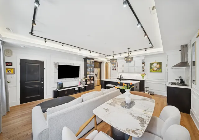 Homes for sale in Chicago, IL | 3105 S Giles Ave #1S, Chicago, IL 60616 | MLS# 12682712