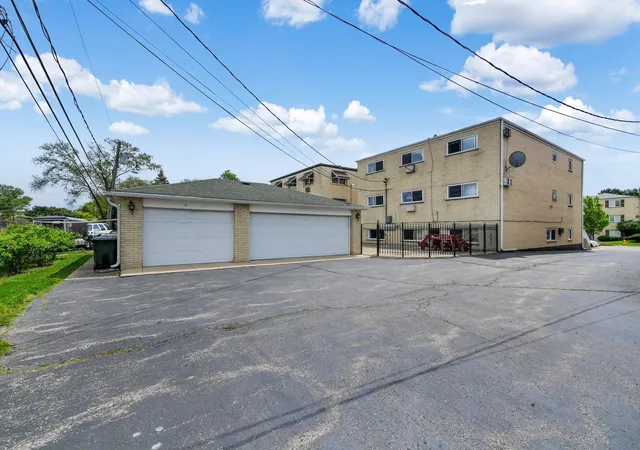 3rd image of 8430 W Oak Ave, Niles, IL 60714 | MLS# 12682713