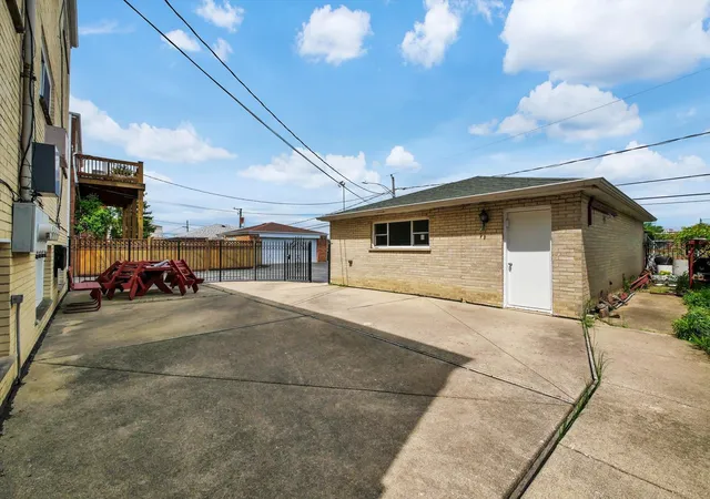 5th image of 8430 W Oak Ave, Niles, IL 60714 | MLS# 12682713