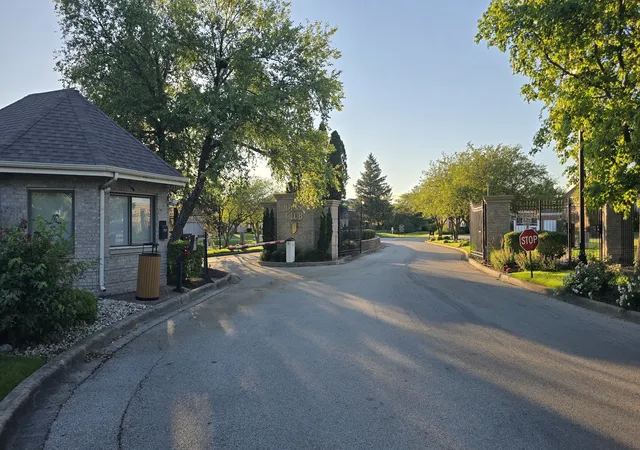 5th image of 53 Odyssey Dr, Tinley Park, IL 60477 | MLS# 12682736