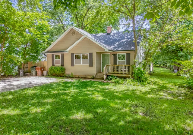 2nd image of 926 S Cedar Rd, New Lenox, IL 60451 | MLS# 12682771