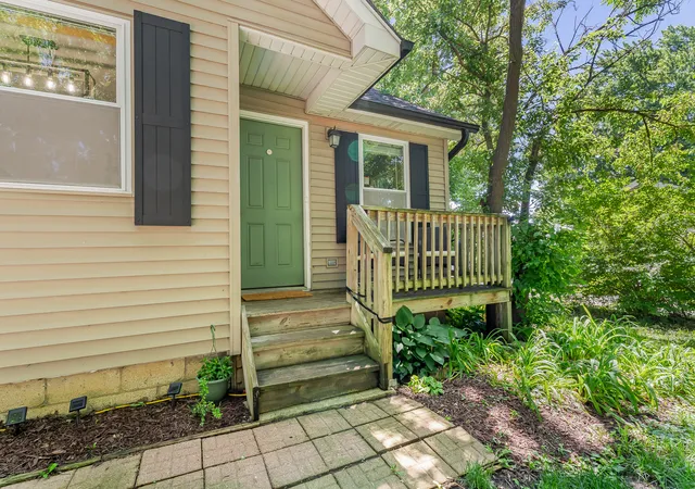 3rd image of 926 S Cedar Rd, New Lenox, IL 60451 | MLS# 12682771