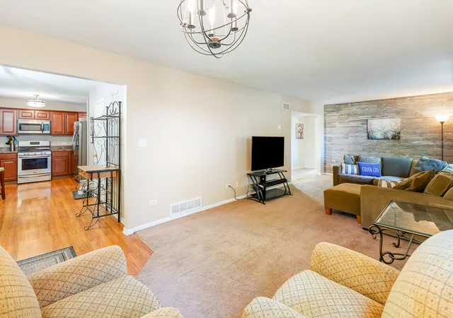 5th image of 926 S Cedar Rd, New Lenox, IL 60451 | MLS# 12682771