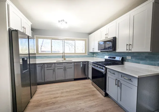 2nd image of 136 Virginia Ct, Streamwood, IL 60107 | MLS# 12682783