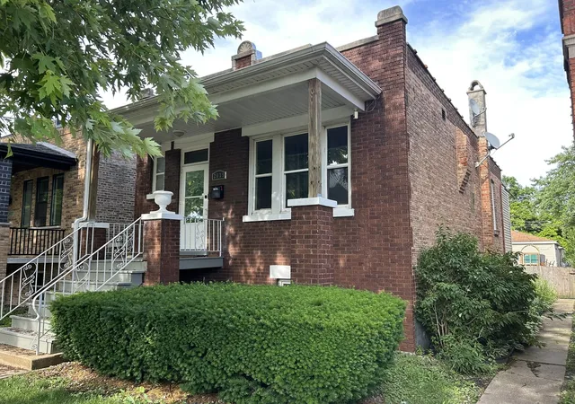 Photo 3 of Single family home for sale at 2639 Cuyler Ave, Berwyn, IL 60402 | MLS# 12682791 | Listing updated on 2026-09-30