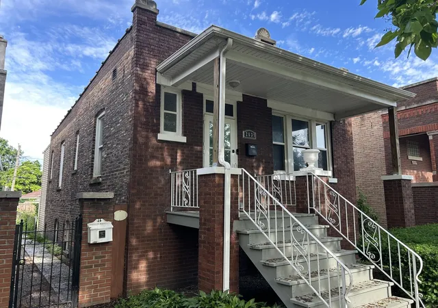 Photo 3 of Single family home for sale at 2639 Cuyler Ave, Berwyn, IL 60402 | MLS# 12682791 | Listing updated on 2026-09-30