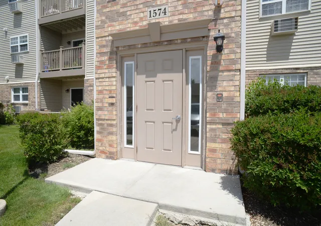 Homes for sale in Round Lake Beach, IL | 1574 W Crystal Rock Ct #3C, Round Lake Beach, IL 60073 | MLS# 12682810