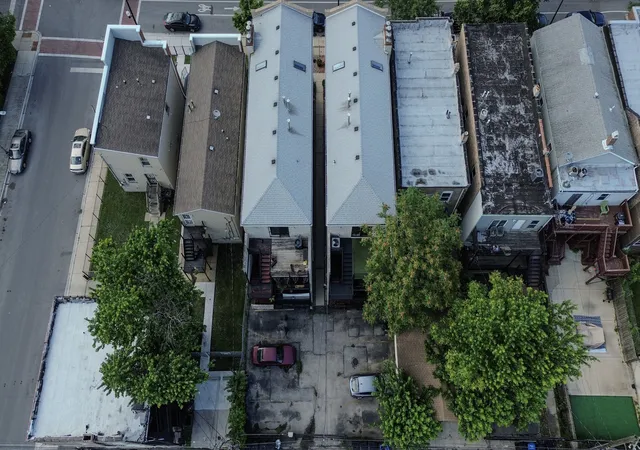 2nd image of 2665 W Warren Blvd, Chicago, IL 60612