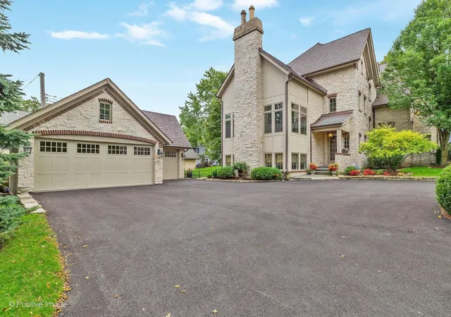 Homes for sale in Hinsdale, IL | 525 N York Rd, Hinsdale, IL 60521 | MLS# 12682812