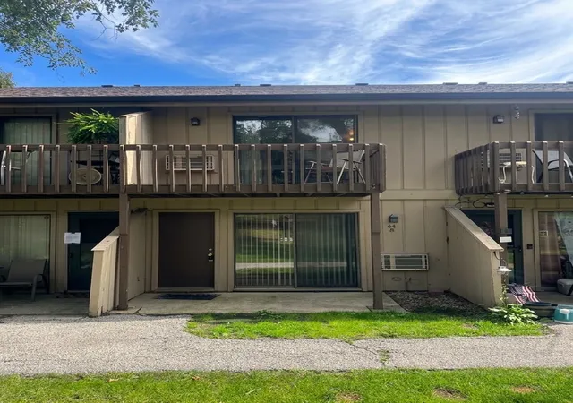 Photo 1 of Condo for sale at 64 Aspen Colony #8, Fox Lake, IL 60020 | MLS# 12682833 | Listing updated on 2026-10-03