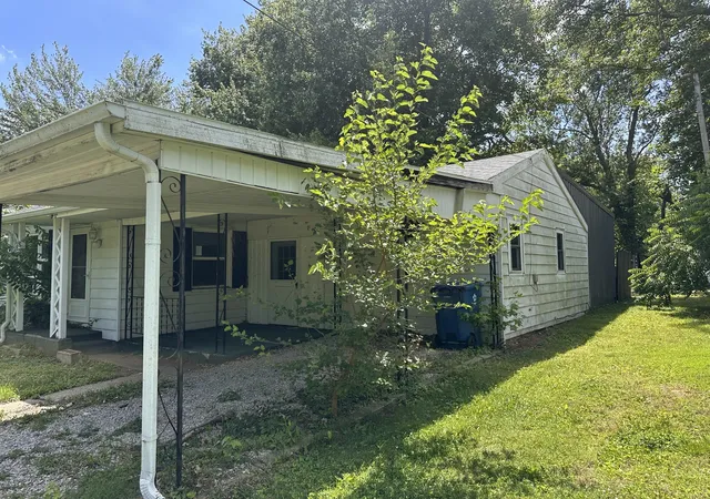 Homes for sale in Mt Vernon, IL | 433 Marteeny St, Mt Vernon, IL 62864 | MLS# 12682837