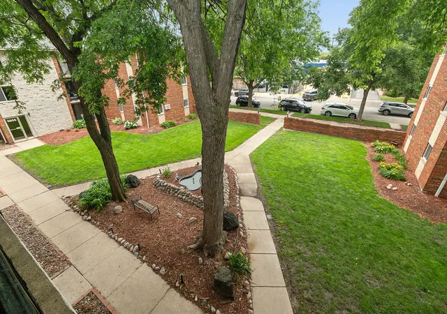 Homes for sale in Chicago, IL | 3943 W 104th Street, Chicago, IL 60655 | Houzeo