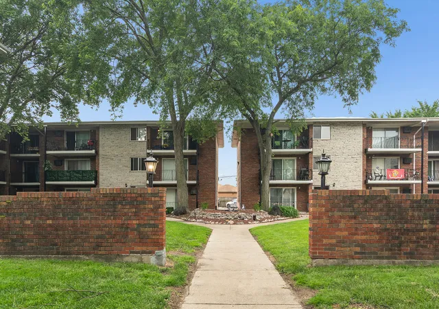 Homes for sale in Chicago, IL | 3943 W 104th St #3B, Chicago, IL 60655 | MLS# 12682858