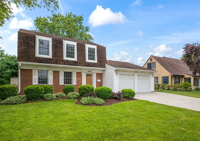 Homes for sale in Schaumburg, IL | 1925 Cloverdale Ct, Schaumburg, IL 60194 | MLS# 12682878