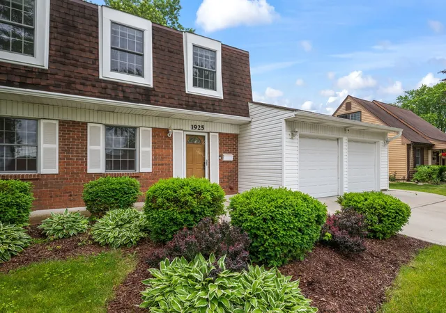 Homes for sale in Schaumburg, IL | 1925 Cloverdale Ct, Schaumburg, IL 60194 | MLS# 12682878