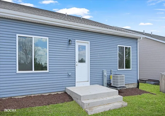 Listing Photo 2 - Condo for sale in building located at 3993 Shoeger Dr, Yorkville, IL 60560 - Unit #