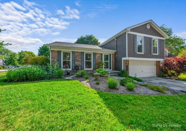 Homes for sale in Crystal Lake, IL | 1021 Colony Dr, Crystal Lake, IL 60014 | MLS# 12682908